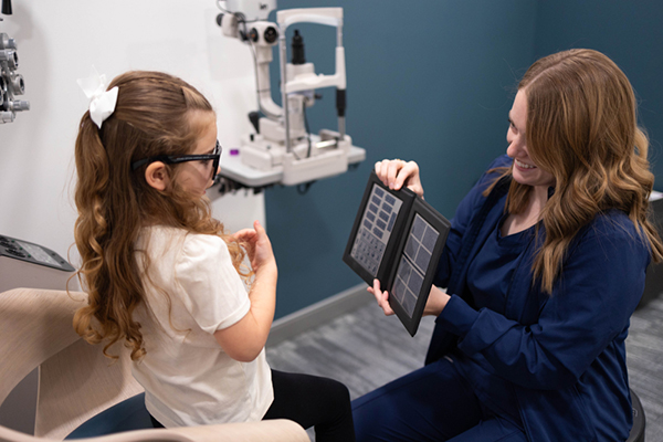 pediatric optometrist in Omaha with pediatric patient